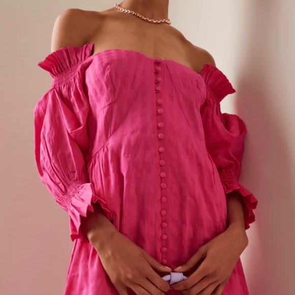 ๐บ๐HP๐๐บ NWT Cult Gaia Simona Off-The-Shoulder Ruffled Midi Dress Dragonfruit - Picture 7 of 16